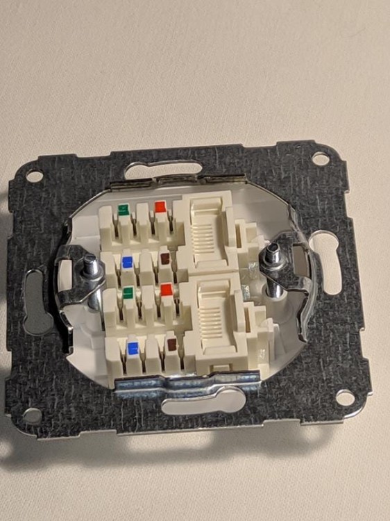 HAGER_12005102_XX 800 600.jpg