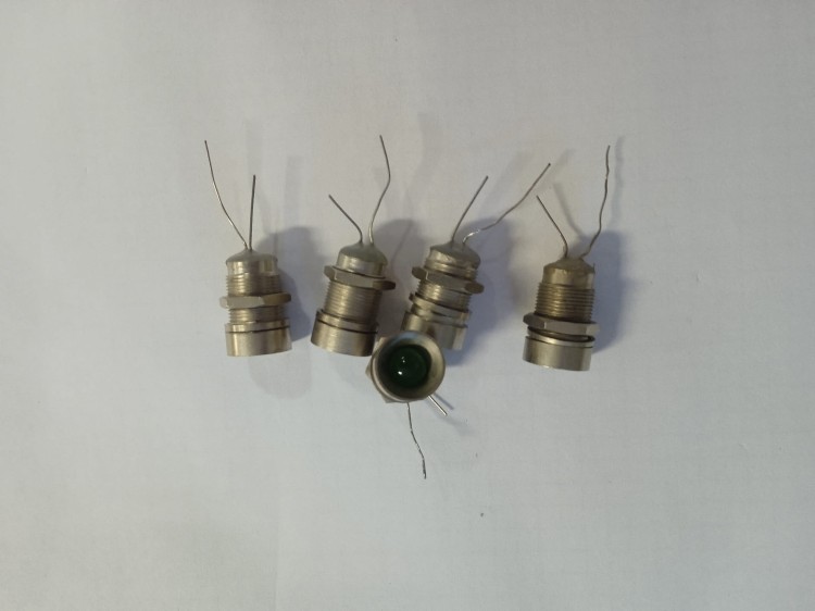 lAMPKA DIODA R8 MRUGAJACA 24VDC JEDNA USZKODZONA 1.jpg